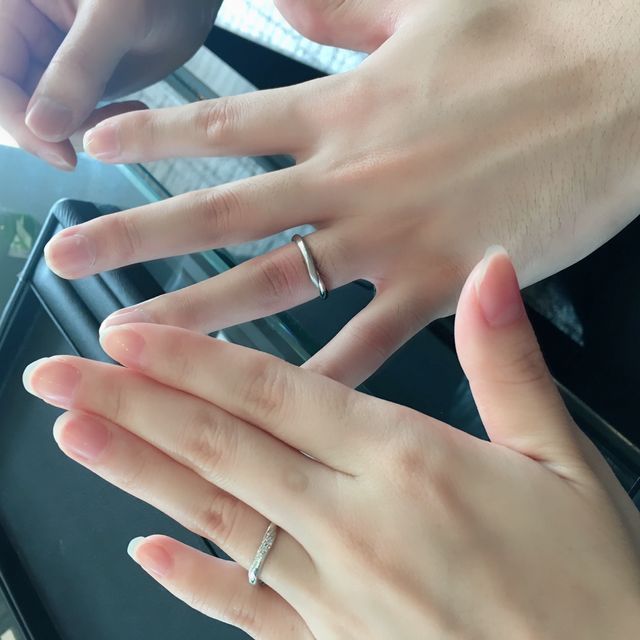 【エクセルコダイヤモンド(EXELCO DIAMOND)の口コミ】 他にはないデザインで、ダイヤモンド1つ1つがとても綺麗だったからです。…