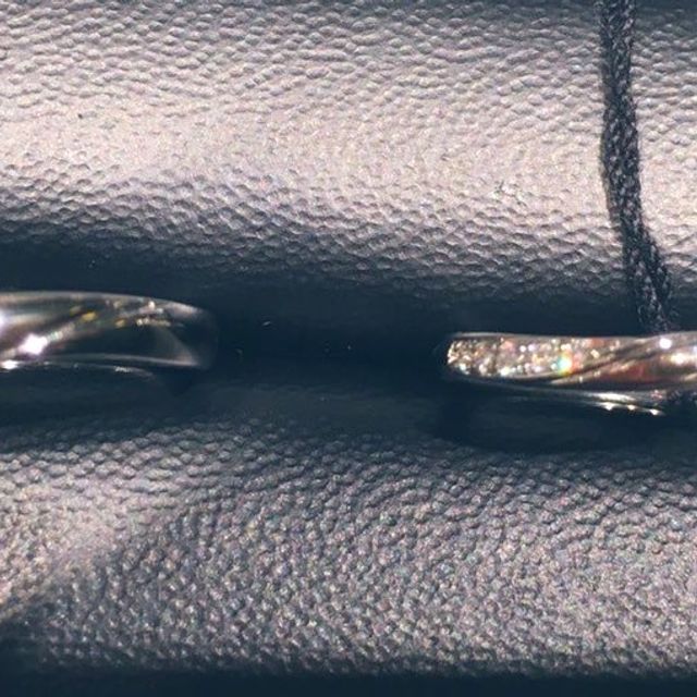 【ラザール ダイヤモンド(LAZARE DIAMOND)の口コミ】 結婚指輪は普段からつけるため、奇をてらうようなデザインではなく、シン…
