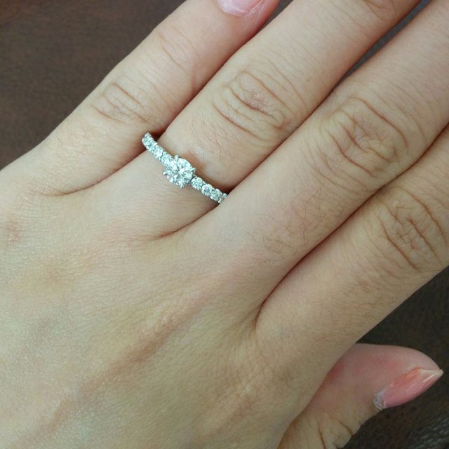 【ラザール ダイヤモンド(LAZARE DIAMOND)の口コミ】 彼と一緒に選びにいき、沢山あるデザインのなかから気に入ったものを全部…