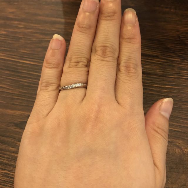 【アイプリモ(I-PRIMO)の口コミ】 色々試着しましたが、ストレートタイプでは指が太く見えてしまいました。…