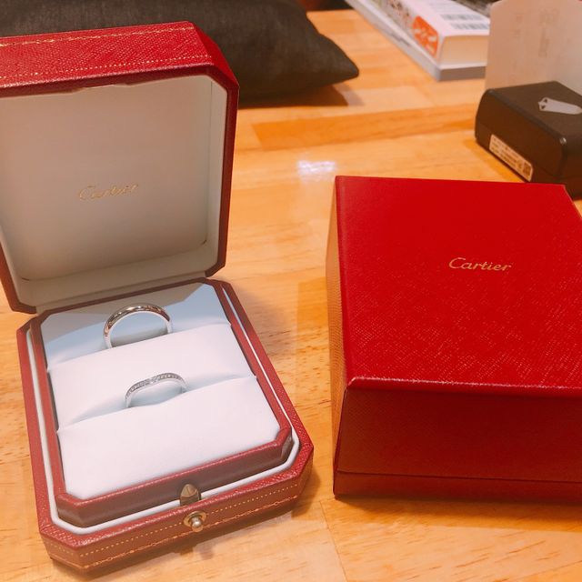 【カルティエ(Cartier)の口コミ】 婚約指輪がカルティエだったので、同じブランドの結婚指輪がいいなと思い…
