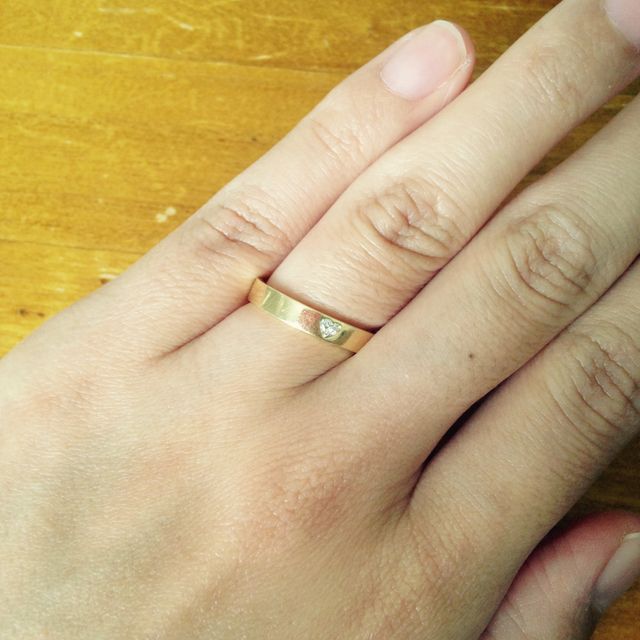 【AHKAH(アーカー)の口コミ】 少し太めの存在感があり、ハートのデザインが決め手となり購入しました。
…