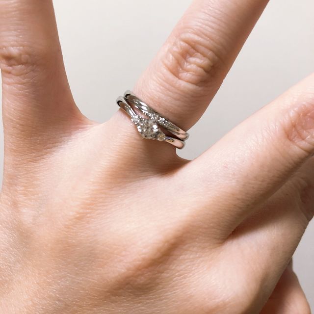【アイプリモ(I-PRIMO)の口コミ】 婚約指輪は自身が気にいるデザインを納得いくまで試着して決定した。その…