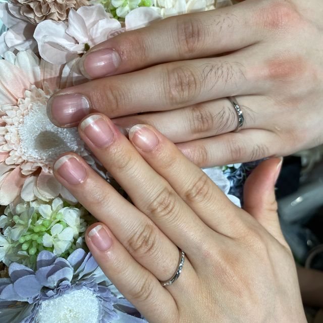 【アイプリモ(I-PRIMO)の口コミ】 指輪の幅が細い物で、S字カーブになっているものを探していました。キラキ…