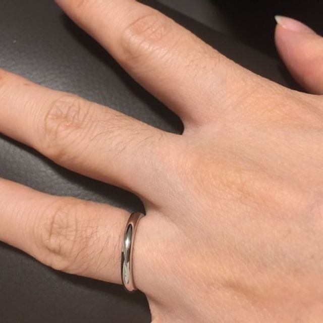 【ラザール ダイヤモンド(LAZARE DIAMOND)の口コミ】 元々シンプルな指輪を希望しており、正直男性の指輪はどこも変わらないと…