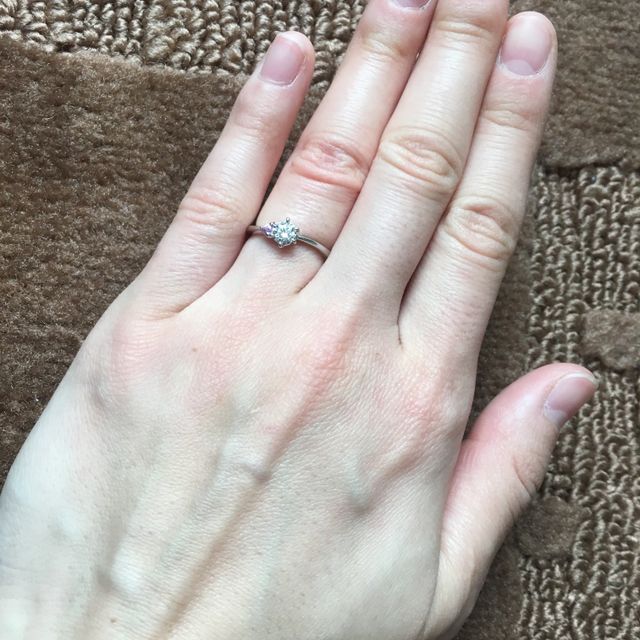 【アンジェリックフォセッテ(Angelique Fossette)の口コミ】 セミオーダーでの作成になります。
リングの形(ストレート、S字等)を、自…