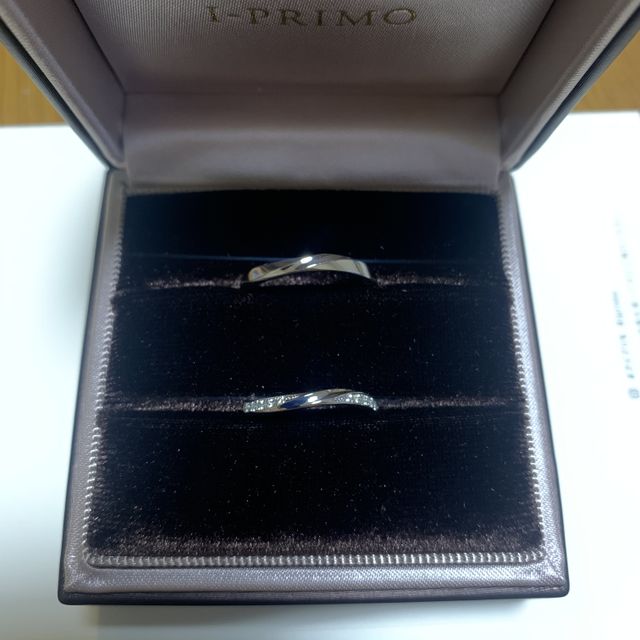 【アイプリモ(I-PRIMO)の口コミ】 ダイヤの配置が主張しすぎず、普段使いしやすいもので、気にいったため。
…