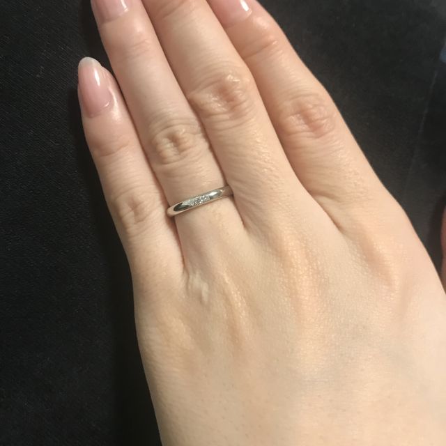 【ラザール ダイヤモンド(LAZARE DIAMOND)の口コミ】 シンプルだけどダイヤが少し入ってるのを探していたところ、ちょうどいい…