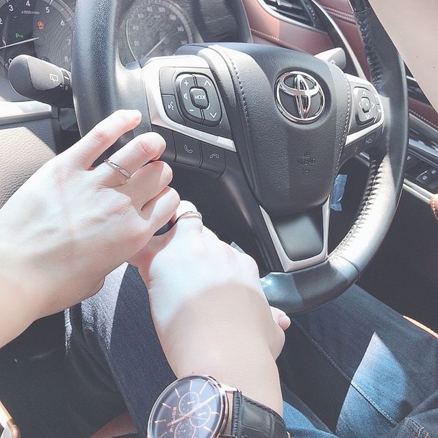 【4℃ BRIDAL(ヨンドシーブライダル)の口コミ】 夫婦で色んなところのサイトで指輪をたくさん探していました。
私が前から…