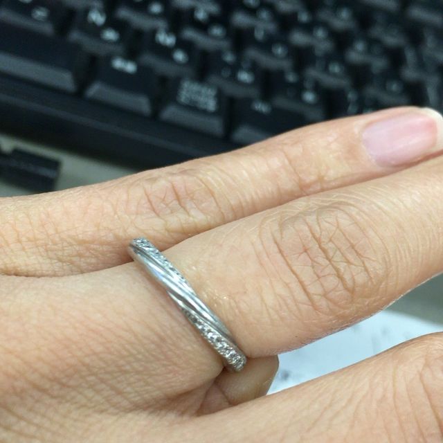 【銀座ダイヤモンドシライシの口コミ】 ゼクシィに掲載されていたのを見て気になっていたので、結婚指輪選びの最…