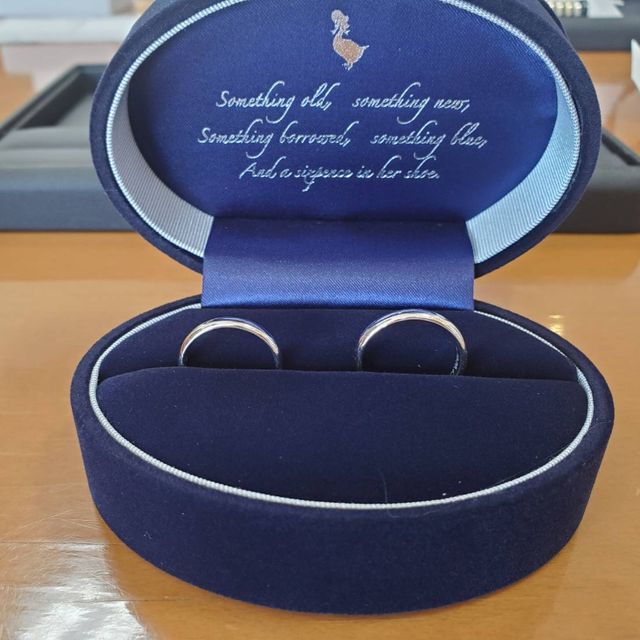 【Something Blue(サムシングブルー)の口コミ】 とにかくシンプルのものを探していて、店員さんにおすすめを聞き、いろい…