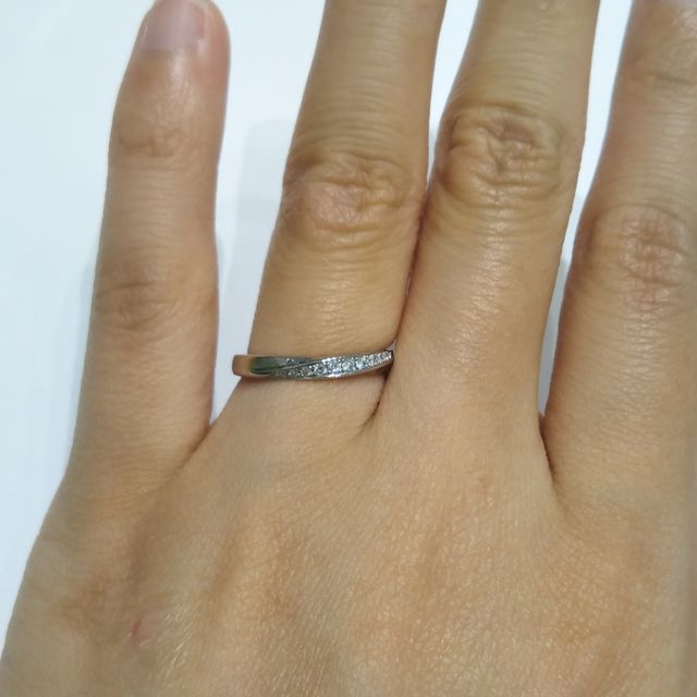 【4℃ BRIDAL(ヨンドシーブライダル)の口コミ】 Happiness　Wind〜幸福な風〜という指輪が気に入りました。ピュアプラチナ…