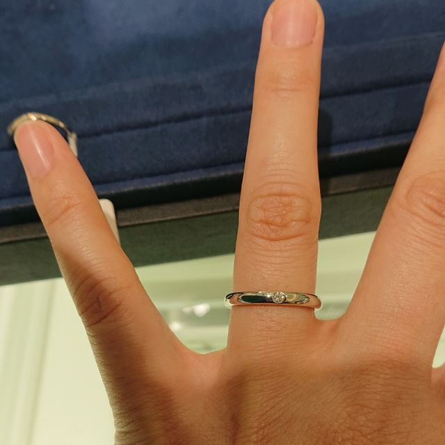 【TRECENTI(トレセンテ)の口コミ】 ダイヤモンド一石でシンプルな仕上がりであり、普段の仕事の中でも着けら…