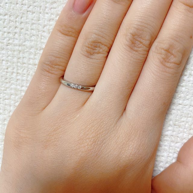 【ティファニー(Tiffany & Co.)の口コミ】 石が３連付いている細身の可愛いデザインです。仕事柄ダイヤがついている…
