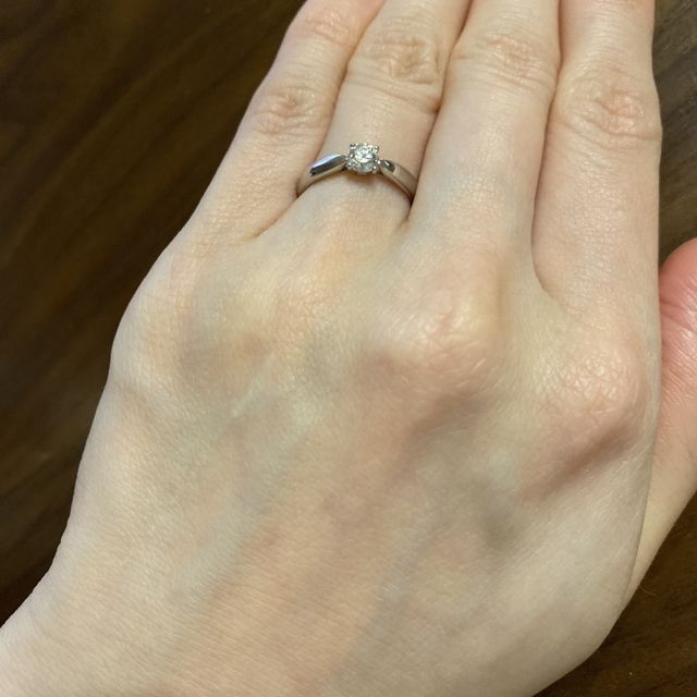 【ティファニー(Tiffany & Co.)の口コミ】 ダイヤモンドのかがやきに惹かれました！！
そして婚約指輪といえばTiffan…