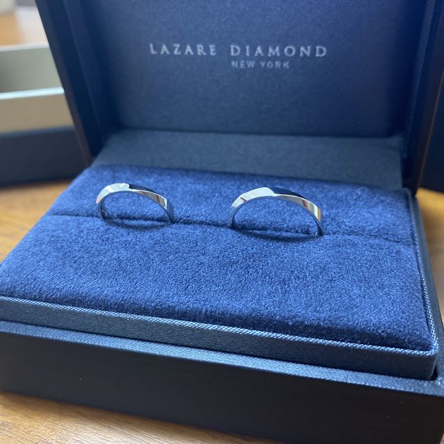 【ラザール ダイヤモンド(LAZARE DIAMOND)の口コミ】 シンプルの指輪がよく、様々な種類を試着させていただきましたが、ストレ…