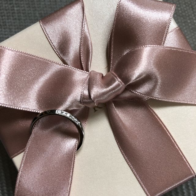 【アイプリモ(I-PRIMO)の口コミ】 ペネロープという名前のダイヤ付きの方のリングです。側面にダイヤがセッ…