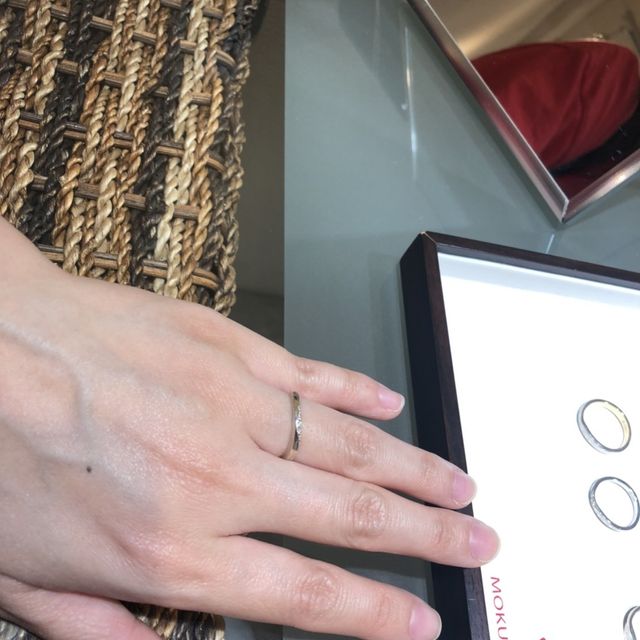 【杢目金屋(もくめがねや)の口コミ】 さすが日本の職人が作っているだけあって、他の既製品と違い温かみを感じ…