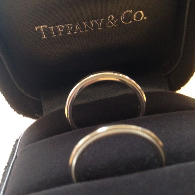 【ティファニー(Tiffany & Co.)の口コミ】 ずっと身に着ける物なのでシンプルなリングを探しており、
シンプルな中で…