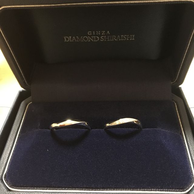 【銀座ダイヤモンドシライシの口コミ】 お互い仕事上指輪をつけることができないので少しダイヤがついていてもい…