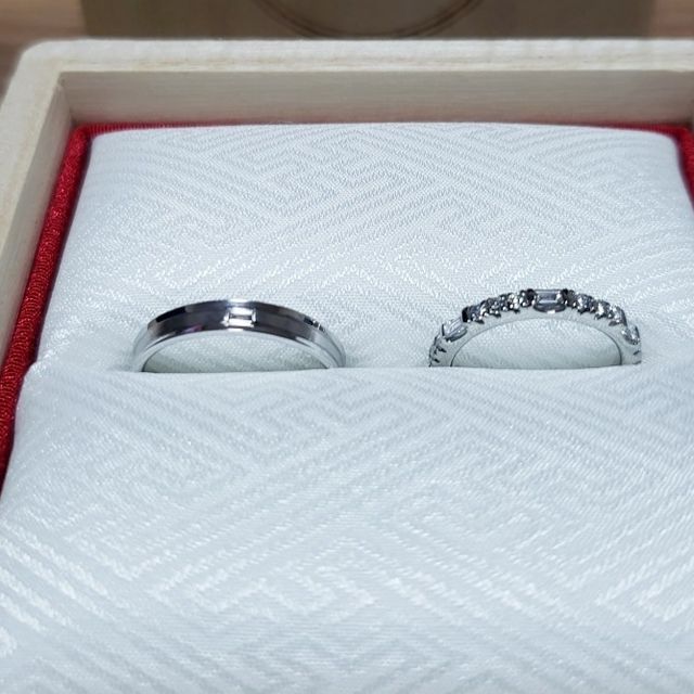 【TOMOE(トモエ)の口コミ】 ハーフエタニティで探していていくつか出していただき、四角のダイヤのデ…