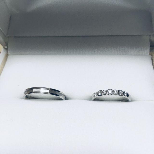 【PILOT BRIDAL(パイロットブライダル)の口コミ】 よくあるハーフエタニティの中でも大小大きさの違うダイヤが連なる珍しい…