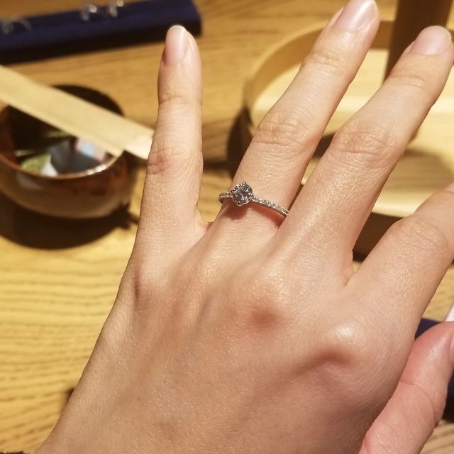 【BIJOUPIKO(ビジュピコ)の口コミ】 数ある指輪のデザインのなかから、一番気に入ったのがTOMOEの婚約指輪でし…