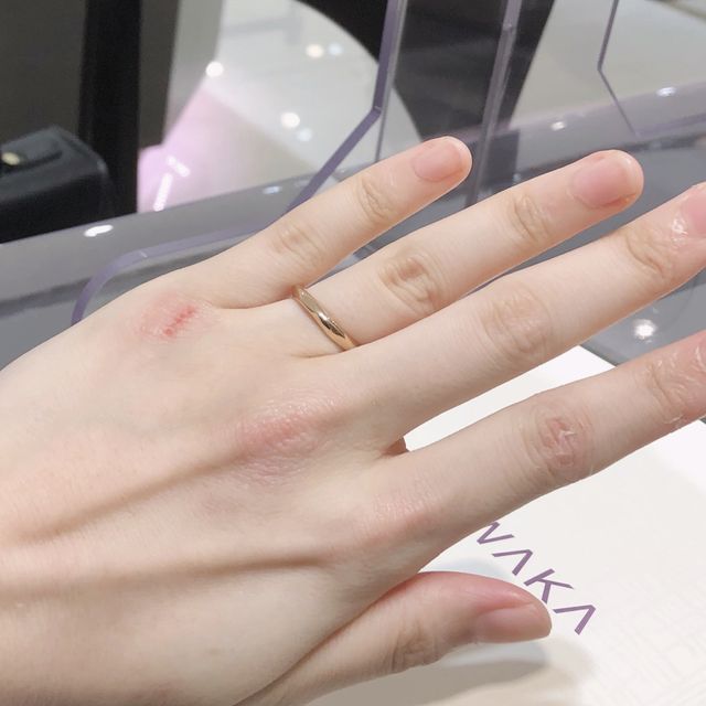 【俄(にわか)の口コミ】 ダイヤのついていないもので、シンプル過ぎず珍しいものが良いという希望…