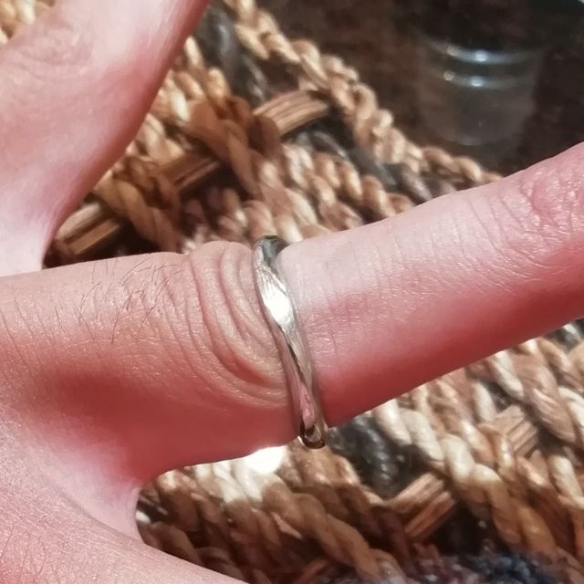 【杢目金屋(もくめがねや)の口コミ】 杢目ならではの、年輪のような縞模様が独特。
同じデザインの模様で家族や…