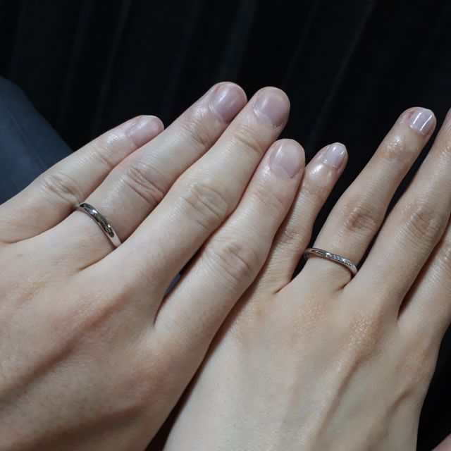 【4℃ BRIDAL(ヨンドシーブライダル)の口コミ】 婚約指輪を4℃ブライダルのもので頂いたので、セットで付けられるように結…