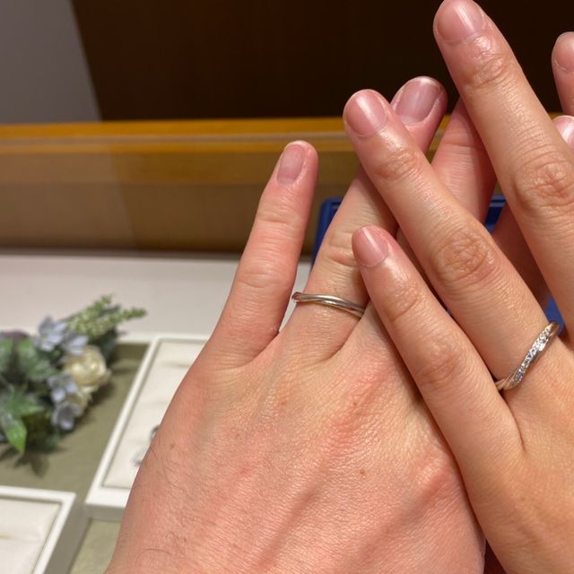 【銀座ダイヤモンドシライシの口コミ】 何件も見た中で、指輪のつけ心地やデザインがとても良かったので購入しま…