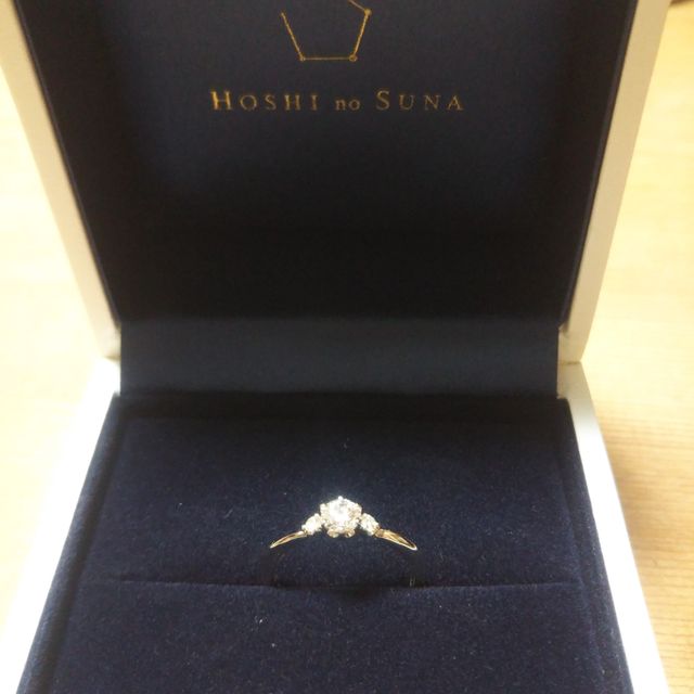 【HOSHI no SUNA 星の砂(ほしのすな)の口コミ】 指輪のデザインに関して、シンプルだけど可愛らしさと上品さがある点がと…
