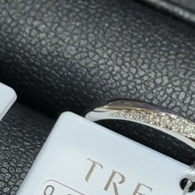 【TRECENTI(トレセンテ)の口コミ】 ストレートタイプですが、斜めのライン状にメレダイヤがデザインされてる…