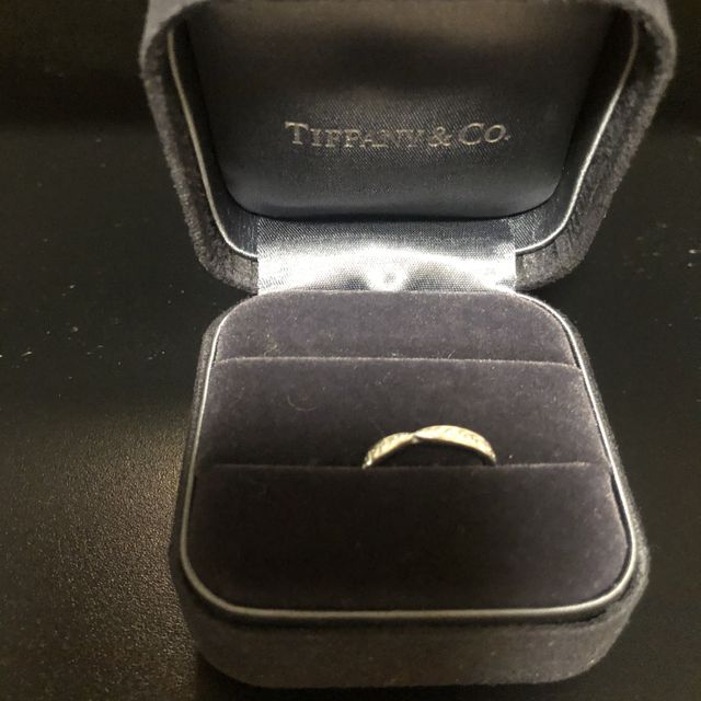 【ティファニー(Tiffany & Co.)の口コミ】 結婚指輪は毎日つけるものなのでシンプルで少しダイヤがついているよが良…