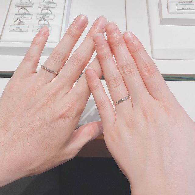 【銀座ダイヤモンドシライシの口コミ】 デザインや着けやすさを重視で選びました。着けてる感がないものがいいか…