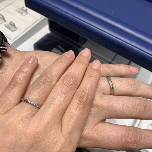 【銀座ダイヤモンドシライシの口コミ】 こちらはダイヤモンドの止め方が特殊で、これだけでも印象がだいぶ違うん…