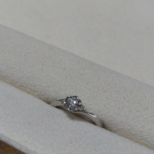 【TRECENTI(トレセンテ)の口コミ】 他のおみせではない個性のあるデザインで、お花のかたちが気に入りました…