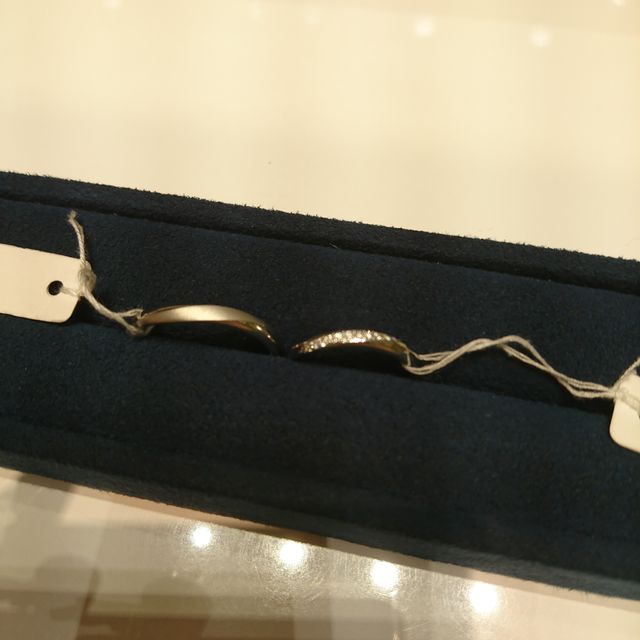 【4℃ BRIDAL(ヨンドシーブライダル)の口コミ】 お店の雰囲気も良く、接客も良く
心地よく指輪選びをさせていただきました…