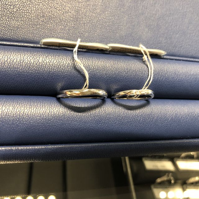 【銀座ダイヤモンドシライシの口コミ】 元々ホームページでこの指輪のデザインに一目惚れしてこちらの店舗に来店…