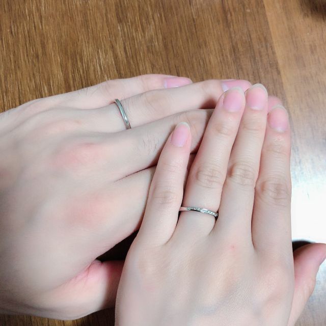 【銀座ダイヤモンドシライシの口コミ】 ベースはストレートがいいなと思っていたので
ストレートのデザインに絞り…