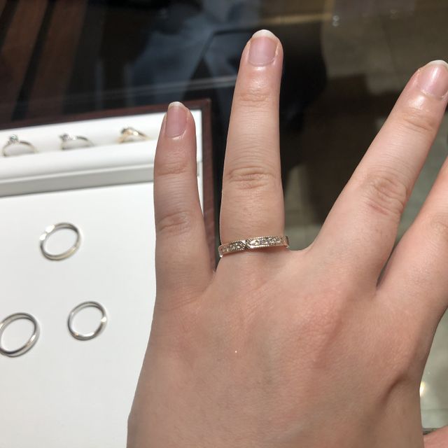 【杢目金屋(もくめがねや)の口コミ】 側面からみると桜の形がみえていて凄く素敵でした。
つけ心地も非常によく…