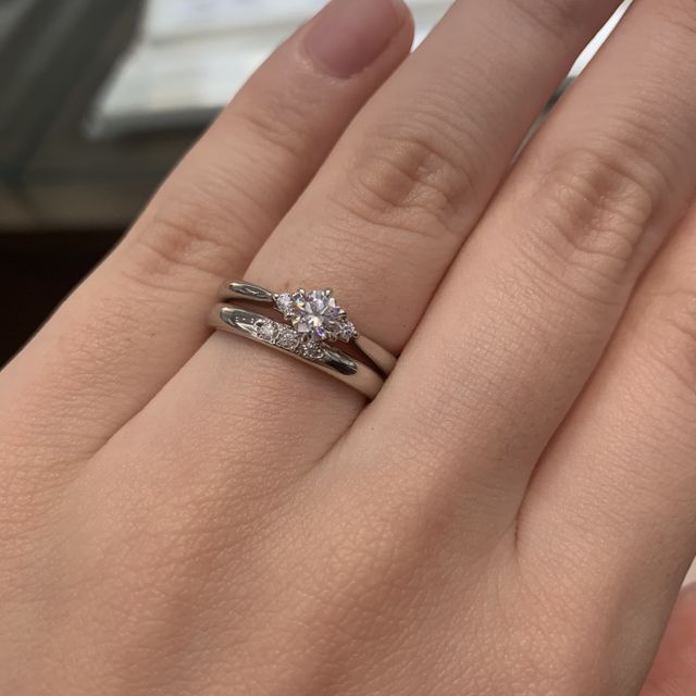 【アイプリモ(I-PRIMO)の口コミ】 指に合うストレートリングにしました。飽きのこないシンプルなデザインの…