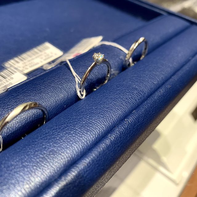 【銀座ダイヤモンドシライシの口コミ】 最初は人と似たようなデザインがつまらないと思い、凝ったデザインを希望…