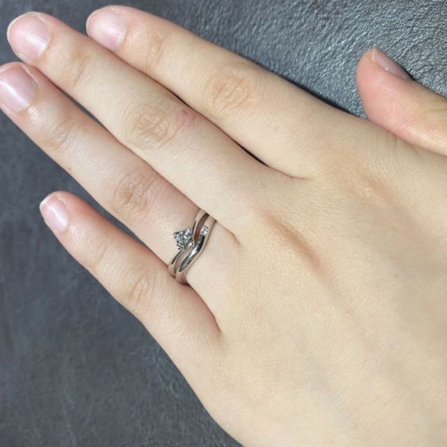 【TRECENTI(トレセンテ)の口コミ】 エンゲージリングとマリッジリングの重ね付けした際の印象を重視して選び…