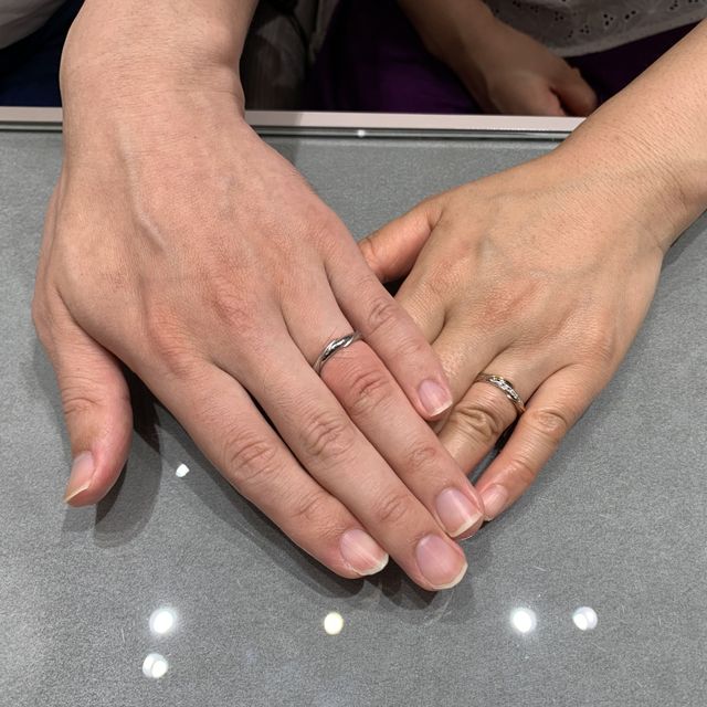 【アイプリモ(I-PRIMO)の口コミ】 指輪のデザインが個性的で、他にないデザインでした。女性用の指輪はダイ…