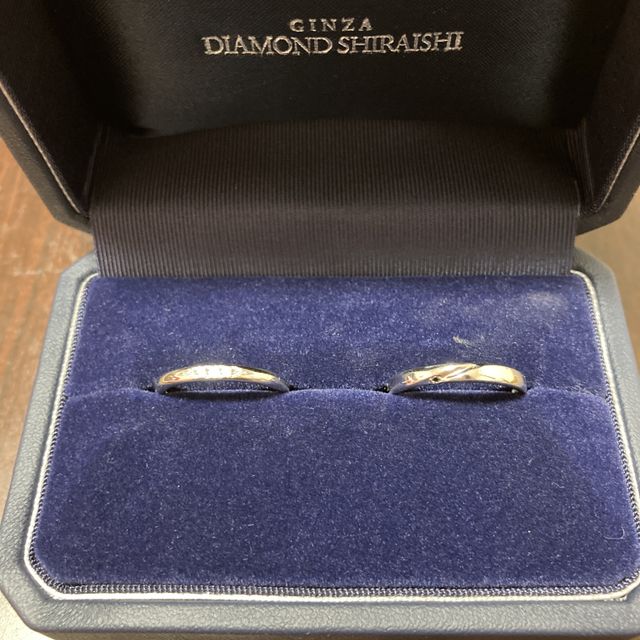 【銀座ダイヤモンドシライシの口コミ】 他社のブランドもいくつか見たのですが、新郎のこだわりがあり、中々良い…