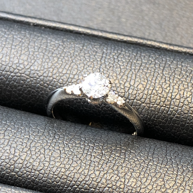 【エクセルコダイヤモンド(EXELCO DIAMOND)の口コミ】 シンプルなデザインのものを探してきました。ネットでいろいろなブランド…