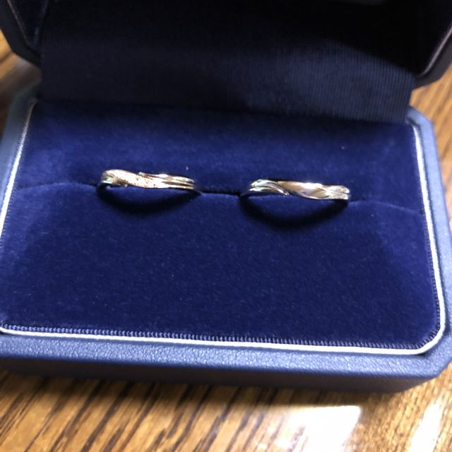 【銀座ダイヤモンドシライシの口コミ】 プラチナとピンクゴールド混合のデザインのものを探していました。シンプ…
