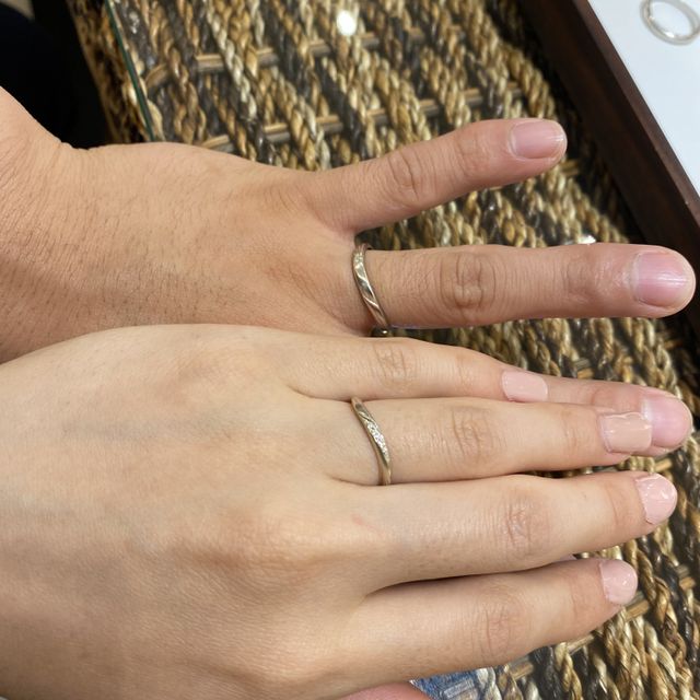 【杢目金屋(もくめがねや)の口コミ】 三色の色の金属を混ぜて作ってあるのでよく見ると三色の木目調になってい…