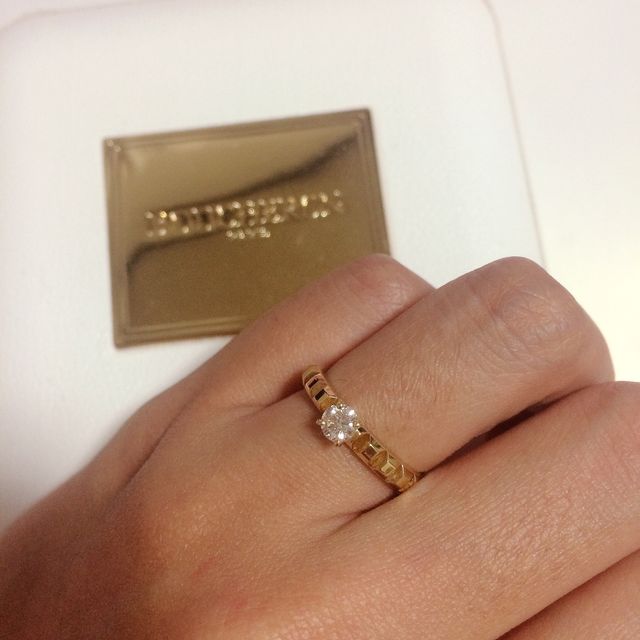 【ブシュロン(BOUCHERON)の口コミ】 インターネットで検索していた際に出会ったデザインに一目惚れし、試着に…